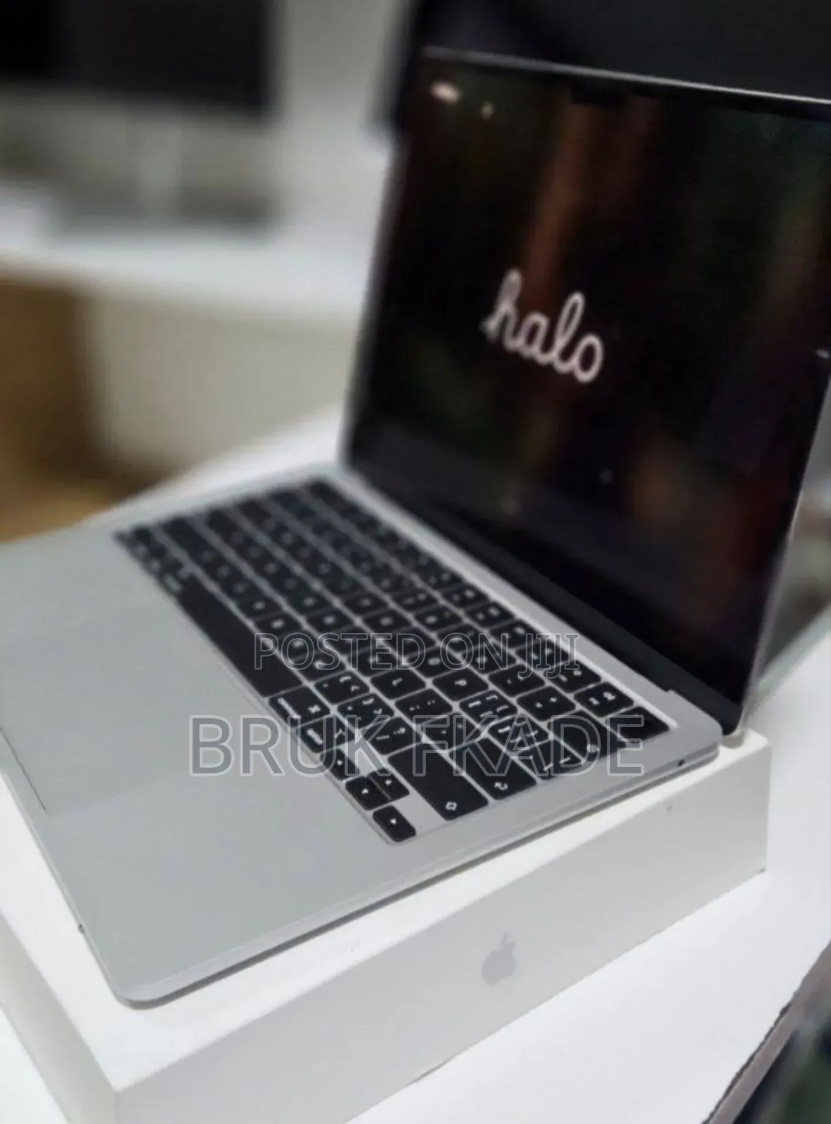 New Laptop Apple MacBook Air 2025 M4 13-inch 16GB Apple M4 SSD 256GB