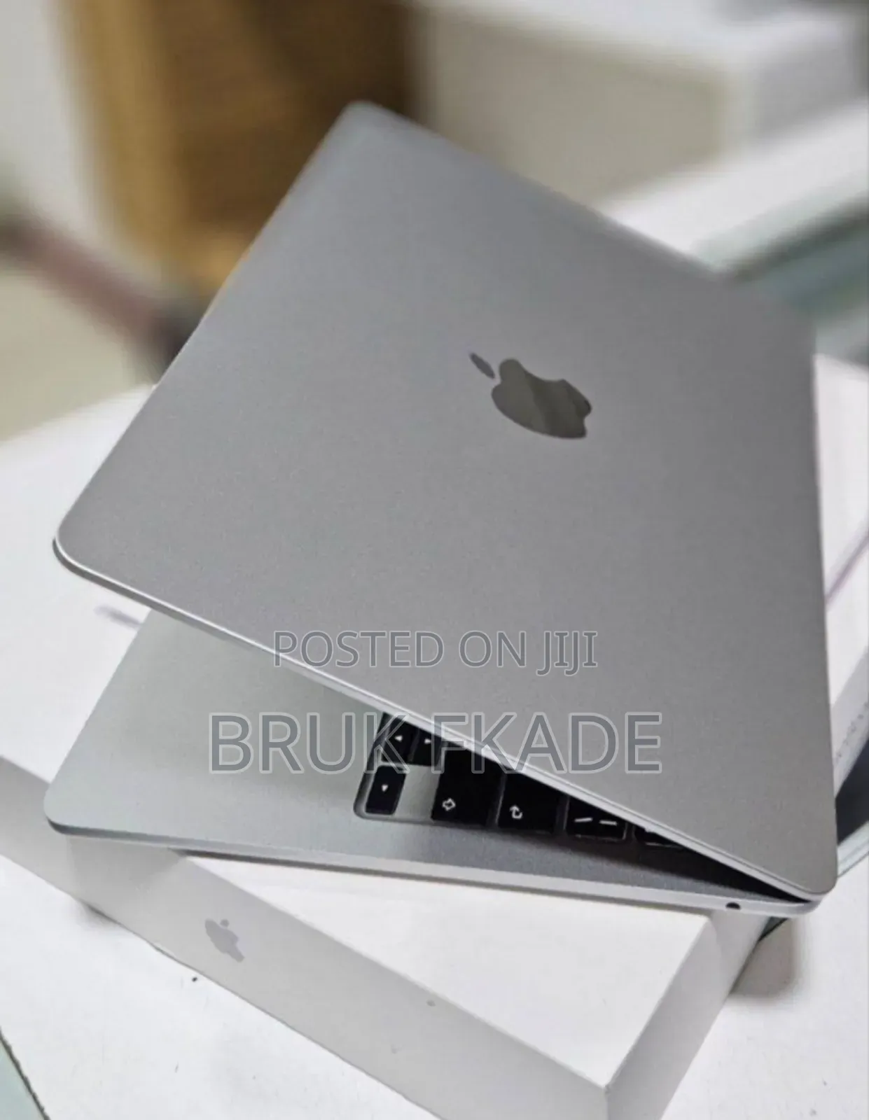 New Laptop Apple MacBook Air 2025 M4 13-inch 16GB Apple M4 SSD 256GB