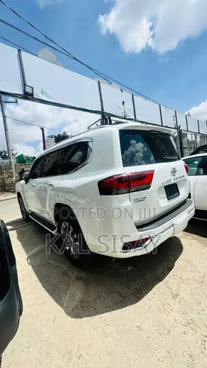 Toyota Land Cruiser 2023 White