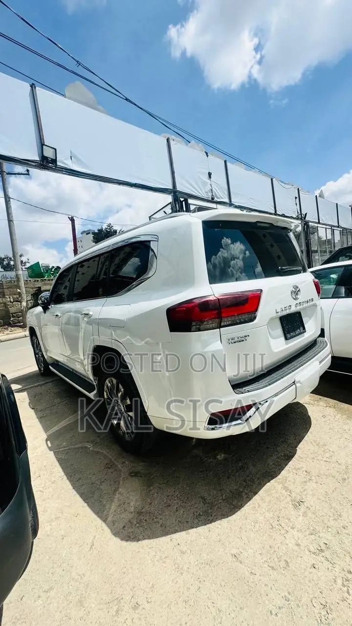 Toyota Land Cruiser 2023 White