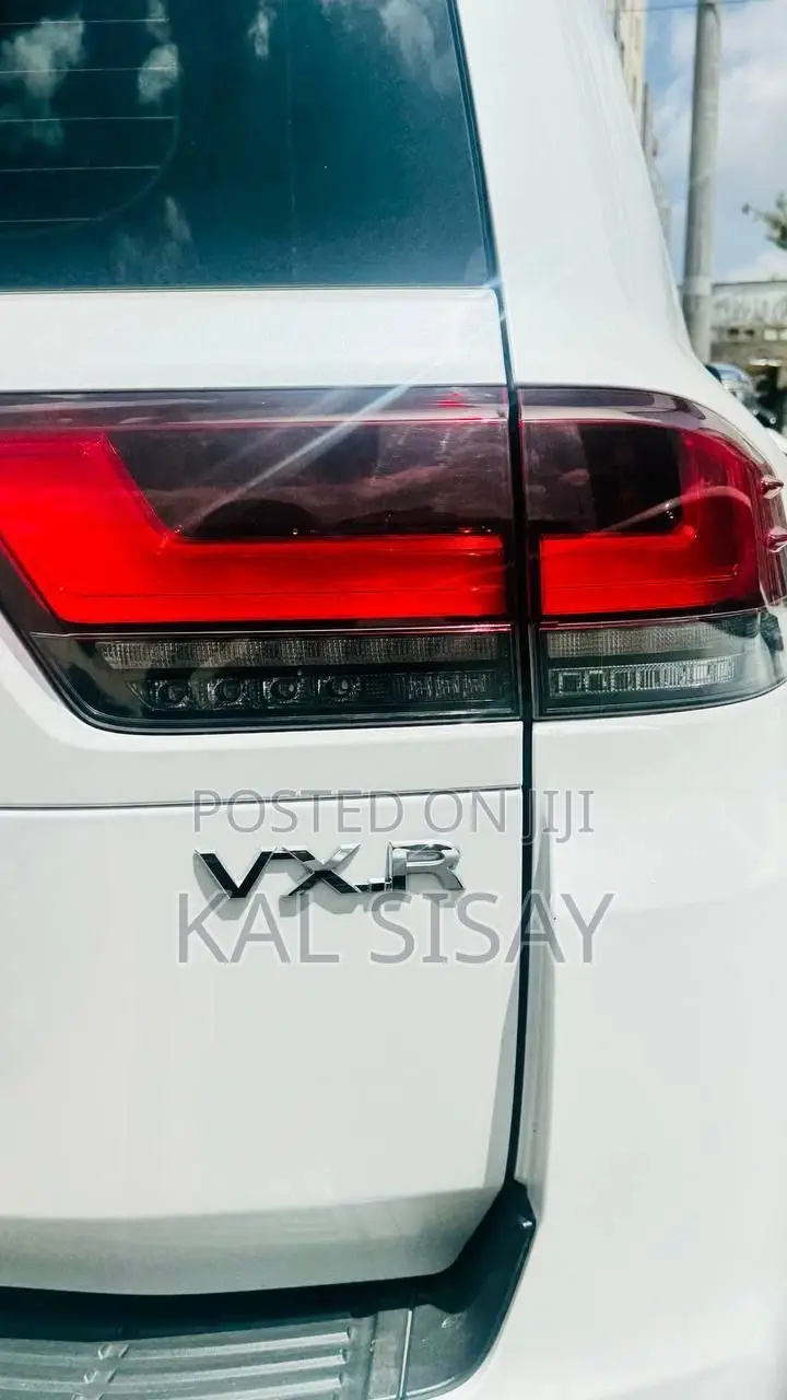 Toyota Land Cruiser 2023 White