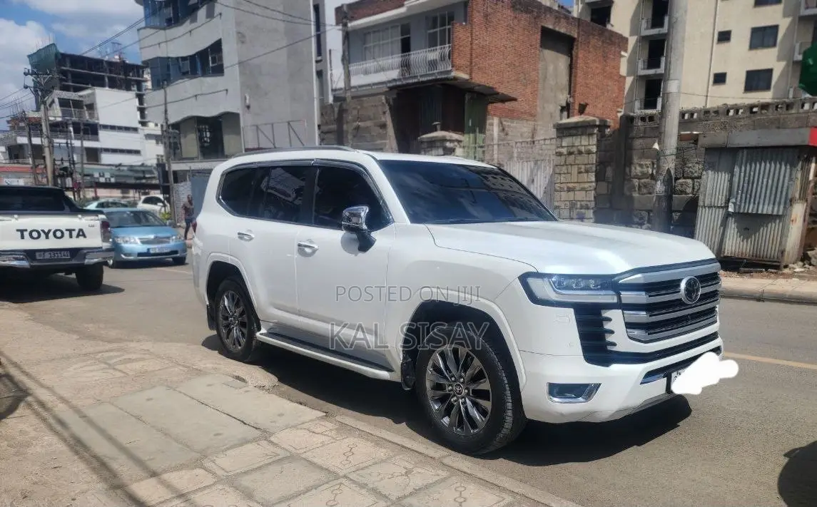 Toyota Land Cruiser 2023 White