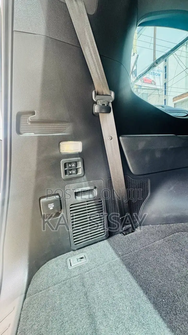 Toyota Land Cruiser 2023 White