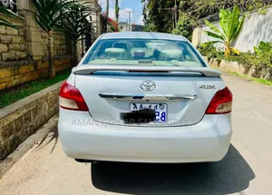 Toyota Yaris 2010 Silver