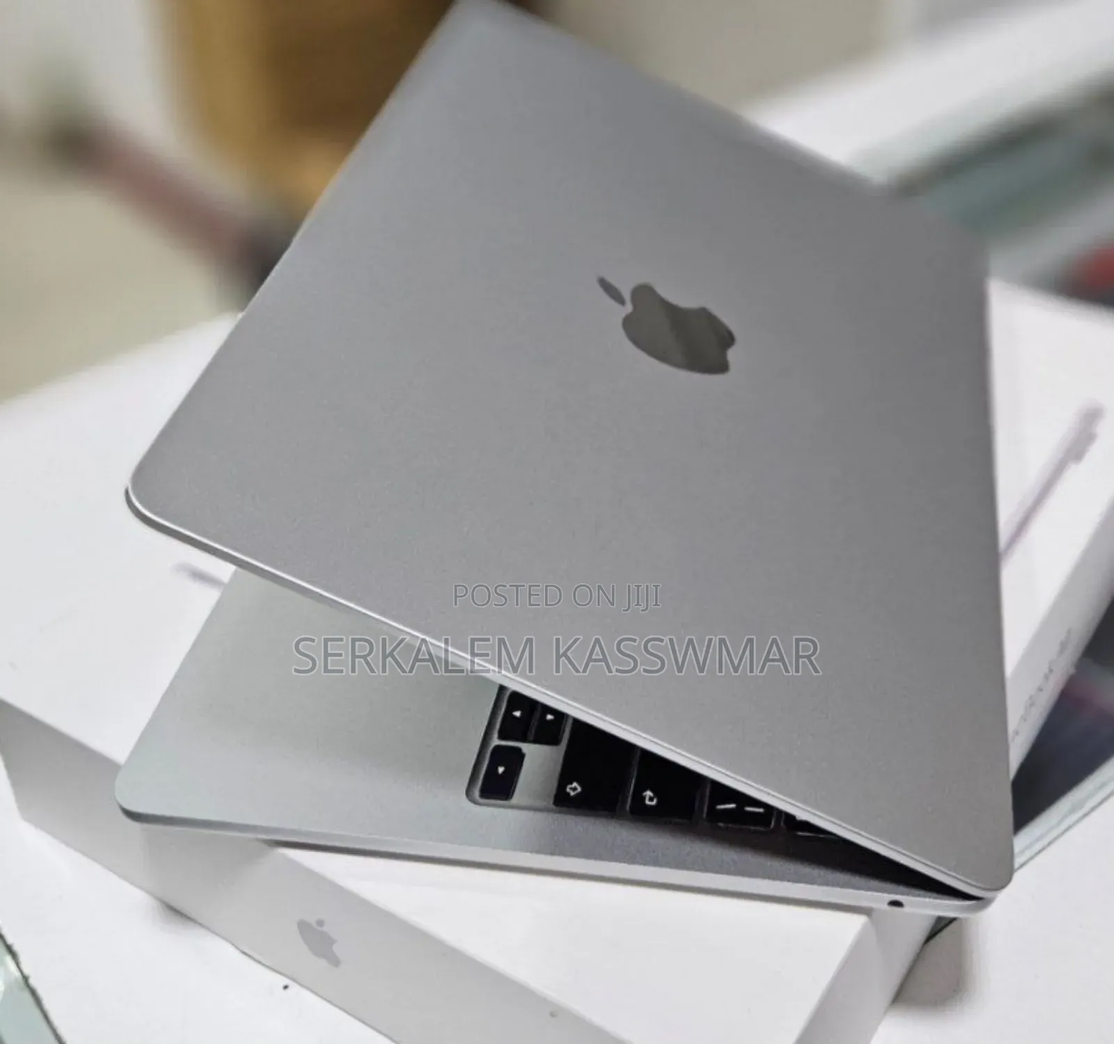 New Laptop Apple MacBook Air 2025 M4 13-inch 16GB Apple M4 SSD 256GB
