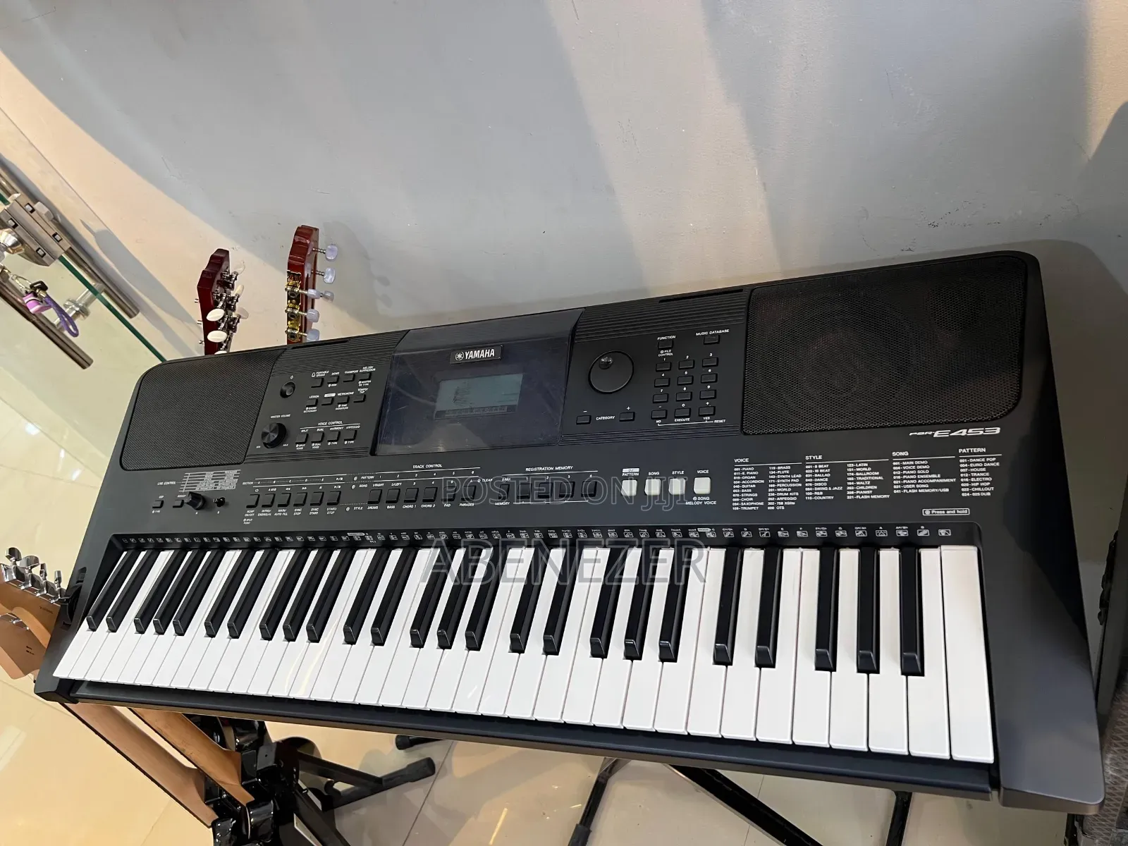 Yamaha PSR E453 Keyboard Piano