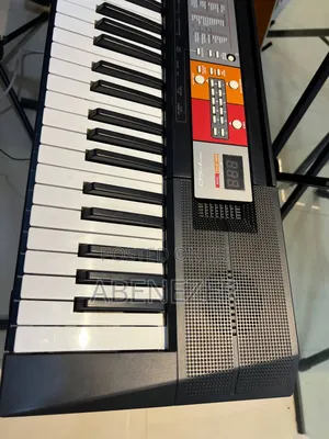 Yamaha PSR F50 Keyboard Piano