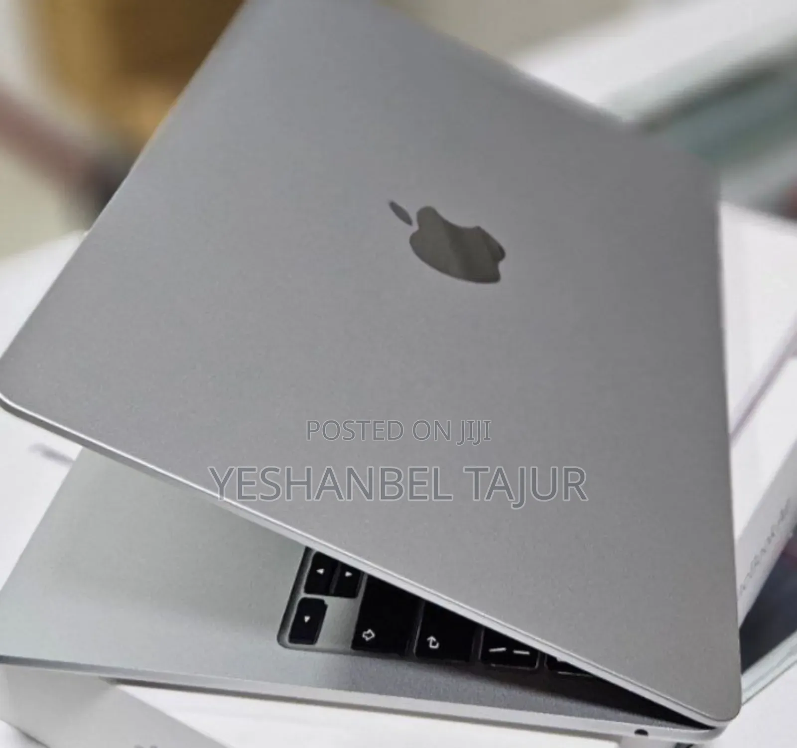 New Laptop Apple MacBook Air 2025 M4 13-inch 16GB Apple M4 SSD 256GB