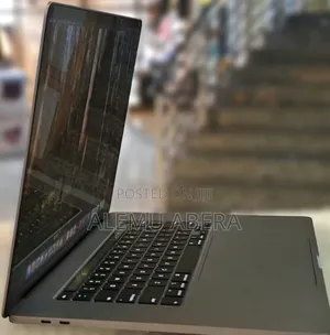 New Laptop Apple MacBook Pro 2019 16GB Intel Core i7 SSD 512GB