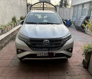 Toyota Rush 2022 Silver