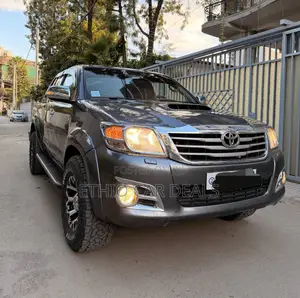 Toyota Hilux 2013 Black