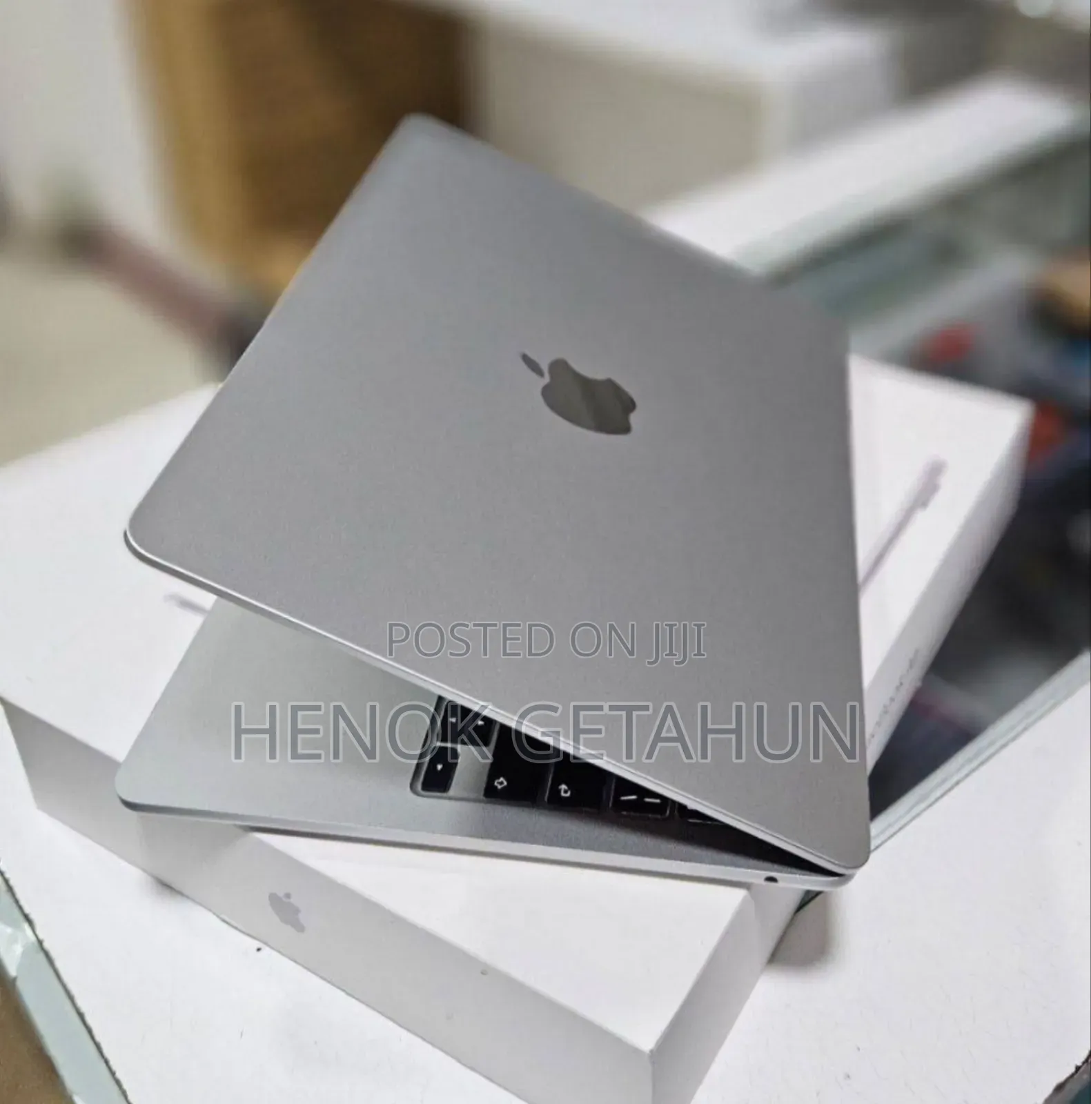 New Laptop Apple MacBook Air 2025 M4 13-inch 16GB Apple M4 SSD 256GB