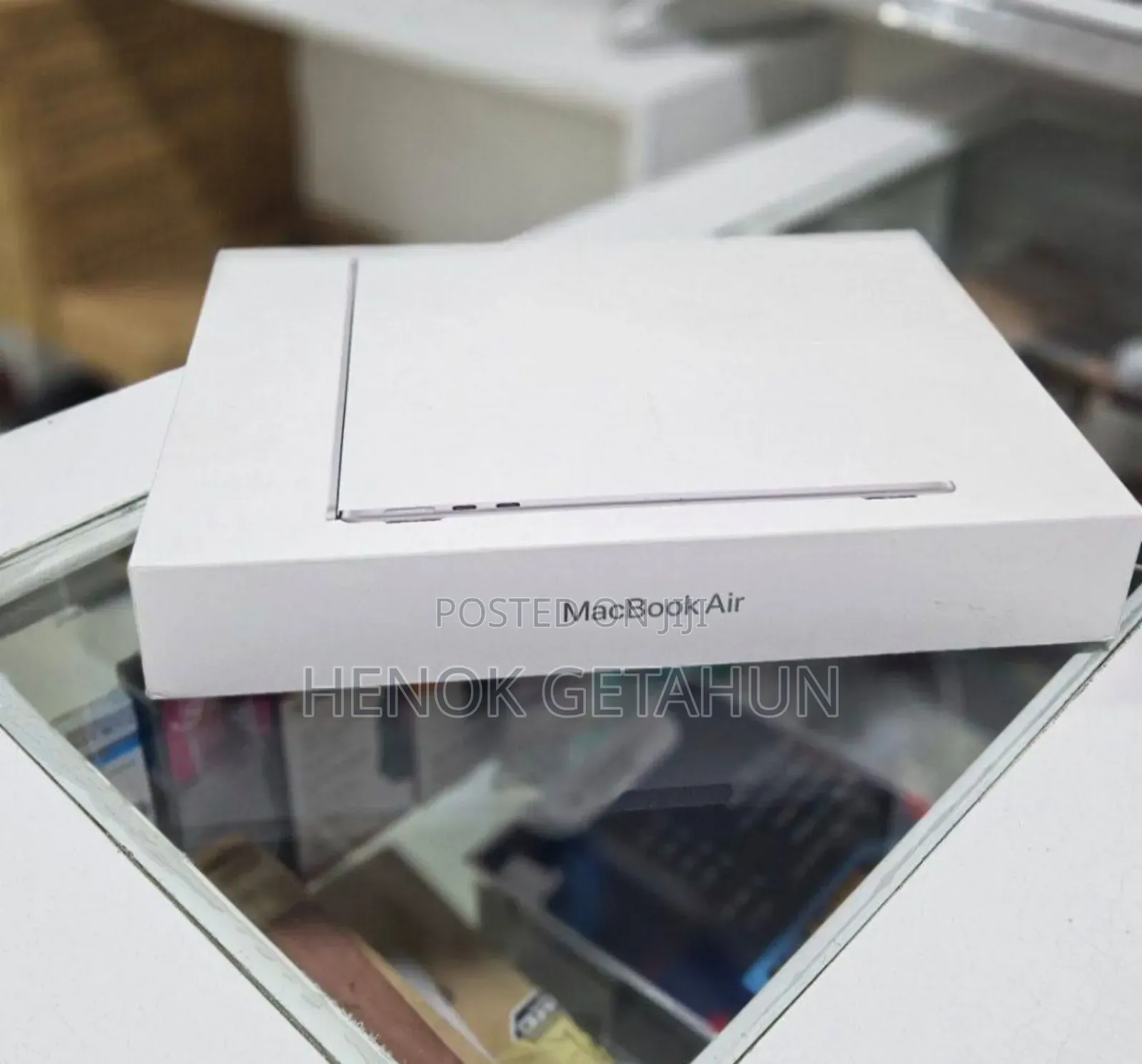 New Laptop Apple MacBook Air 2025 M4 13-inch 16GB Apple M4 SSD 256GB