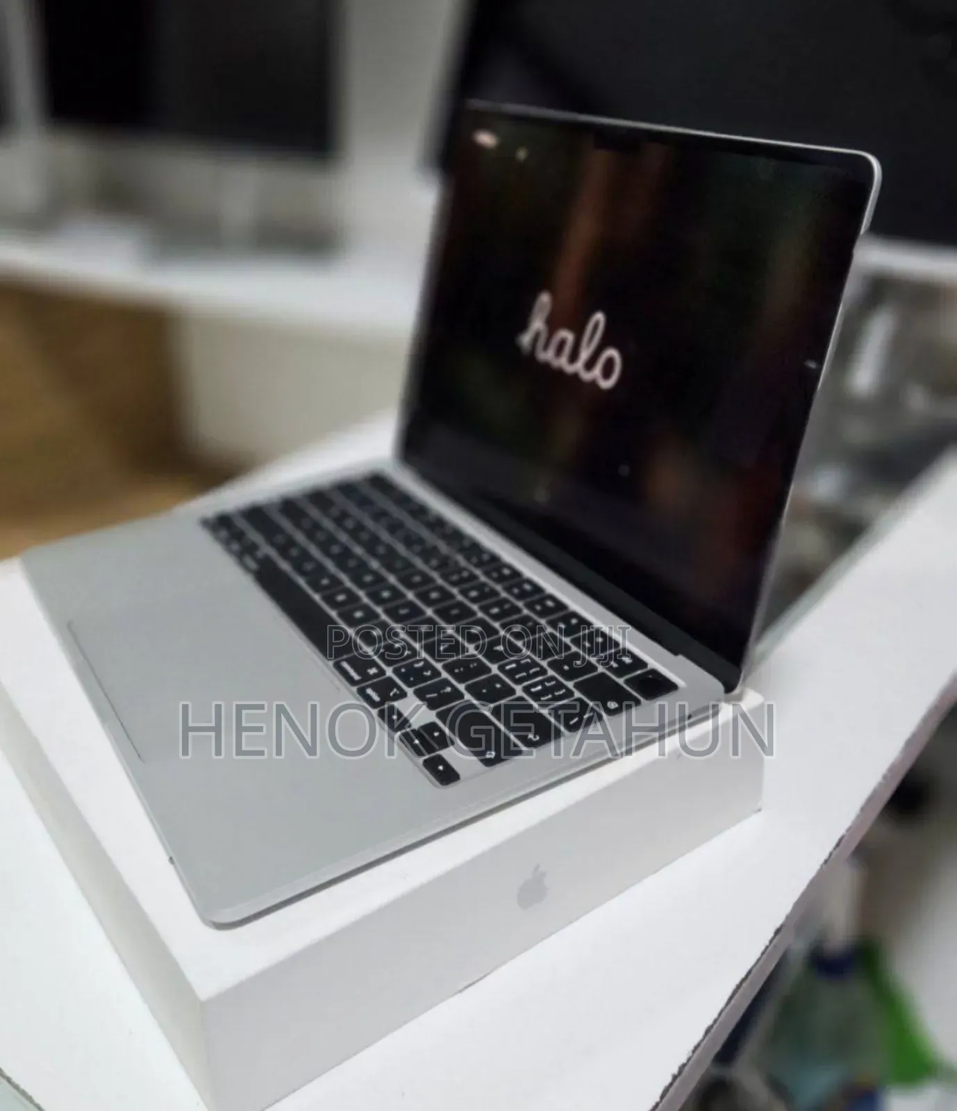 New Laptop Apple MacBook Air 2025 M4 13-inch 16GB Apple M4 SSD 256GB