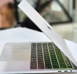 New Laptop Apple MacBook Pro 2018 8GB Intel Core i5 SSD 256GB