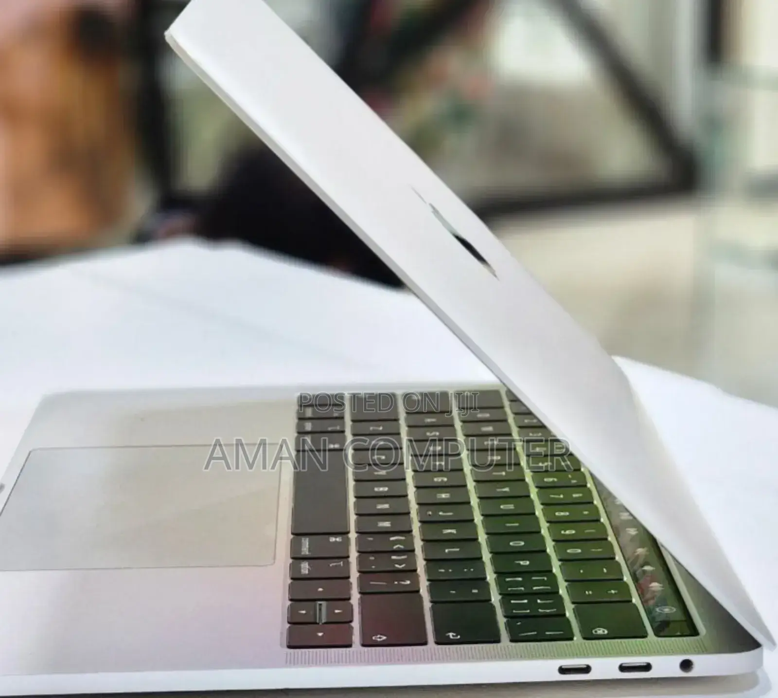 New Laptop Apple MacBook Pro 2018 8GB Intel Core i5 SSD 256GB