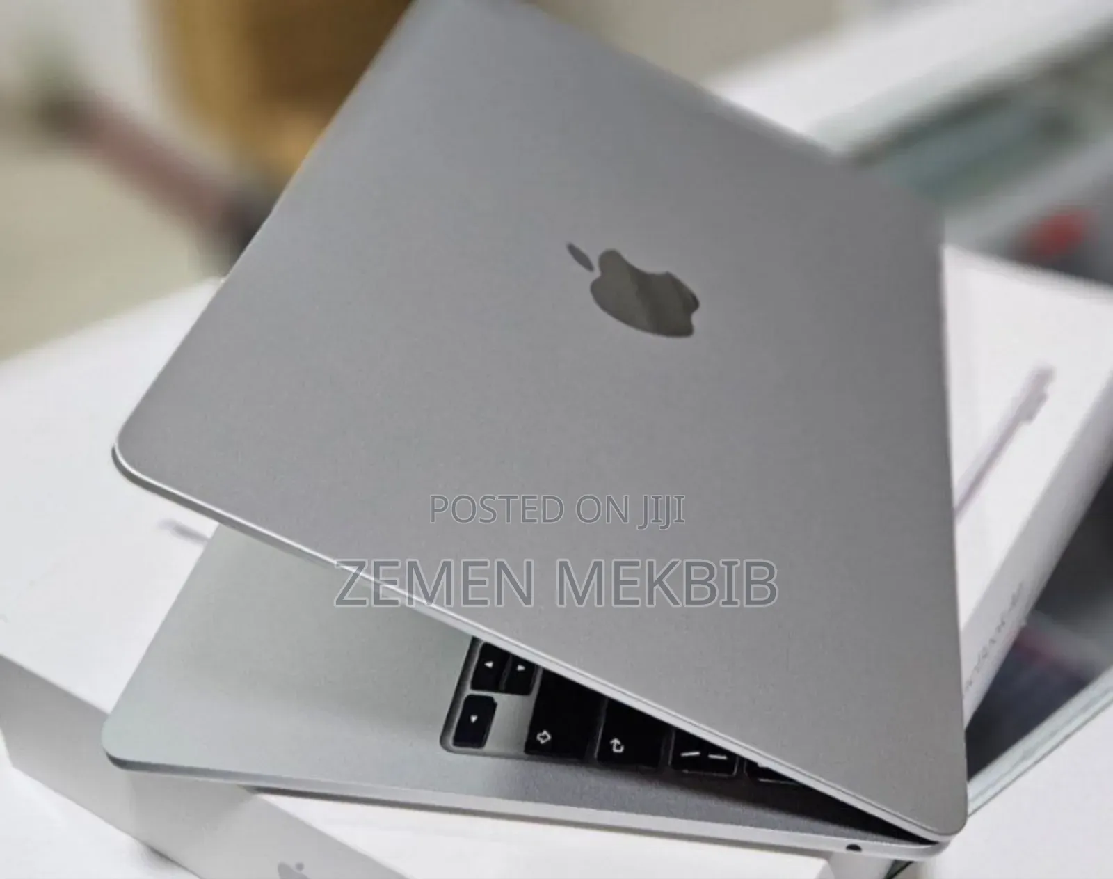 New Laptop Apple MacBook Air 2025 M4 13-inch 16GB SSD 256GB