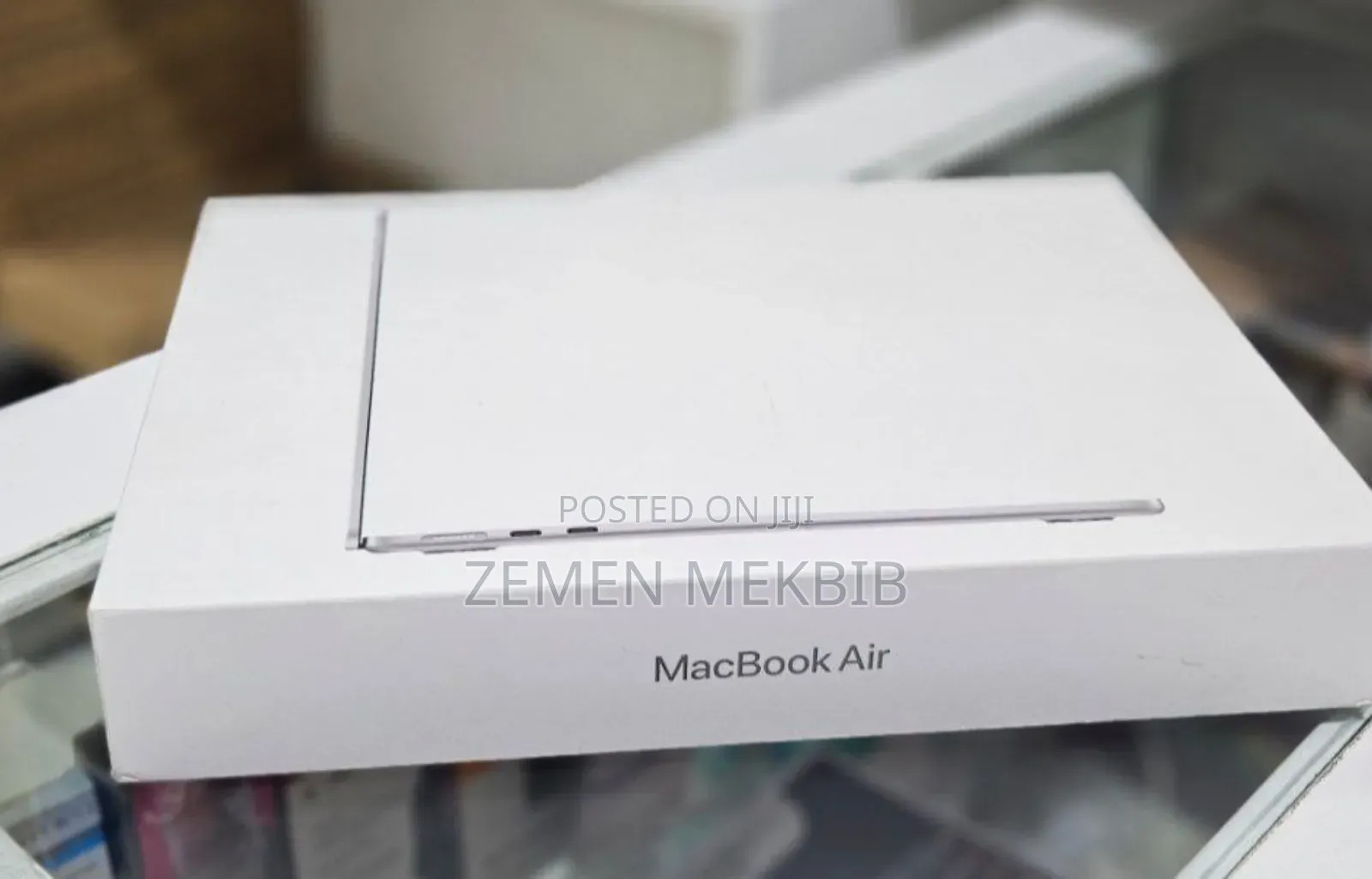 New Laptop Apple MacBook Air 2025 M4 13-inch 16GB SSD 256GB