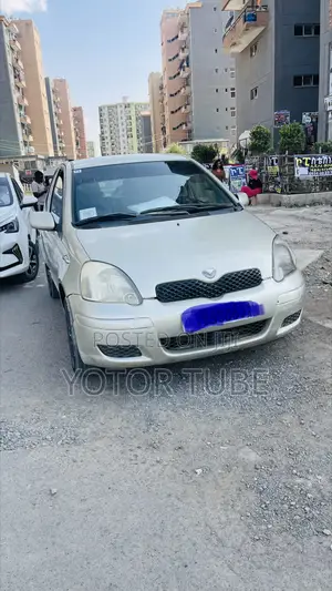 Toyota Vitz 1.0 FWD 3dr 2004 Gold