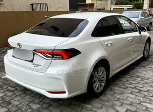 Toyota Corolla LE 2022 White