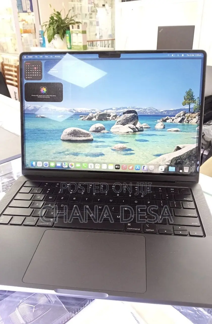 New Apple MacBook Pro 2023 M3 14-inch 16GB Intel Core M3 SSD 512GB