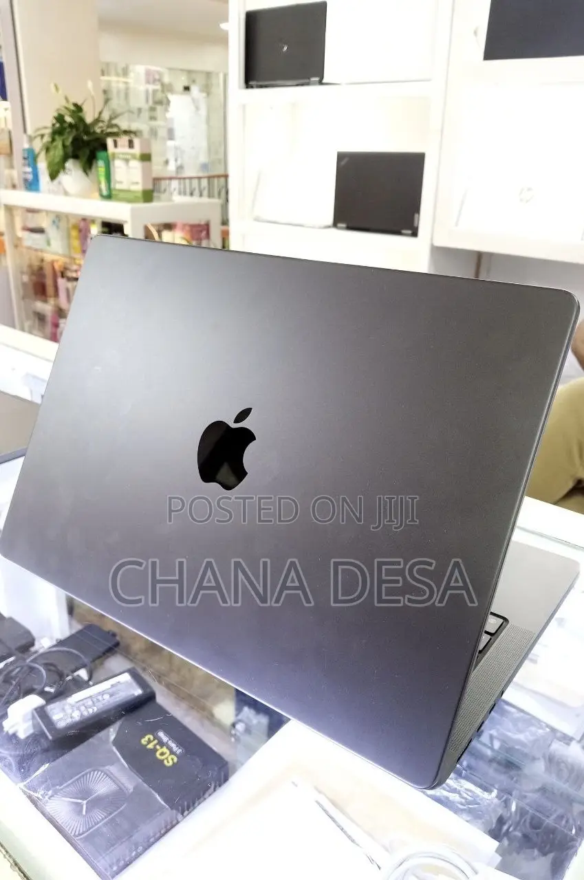 New Apple MacBook Pro 2023 M3 14-inch 16GB Intel Core M3 SSD 512GB