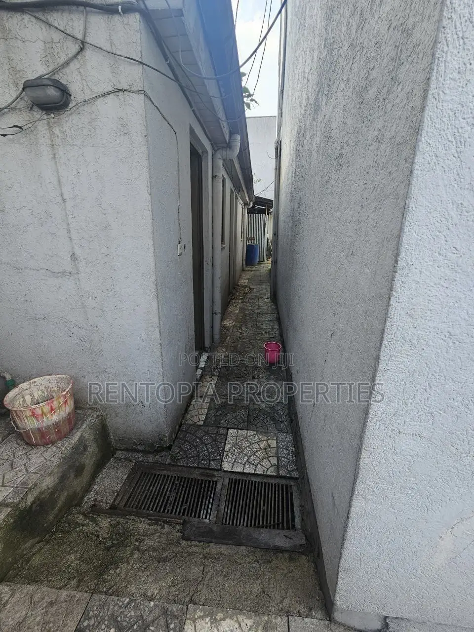 5bdrm House in Nifas Silk-Lafto for sale