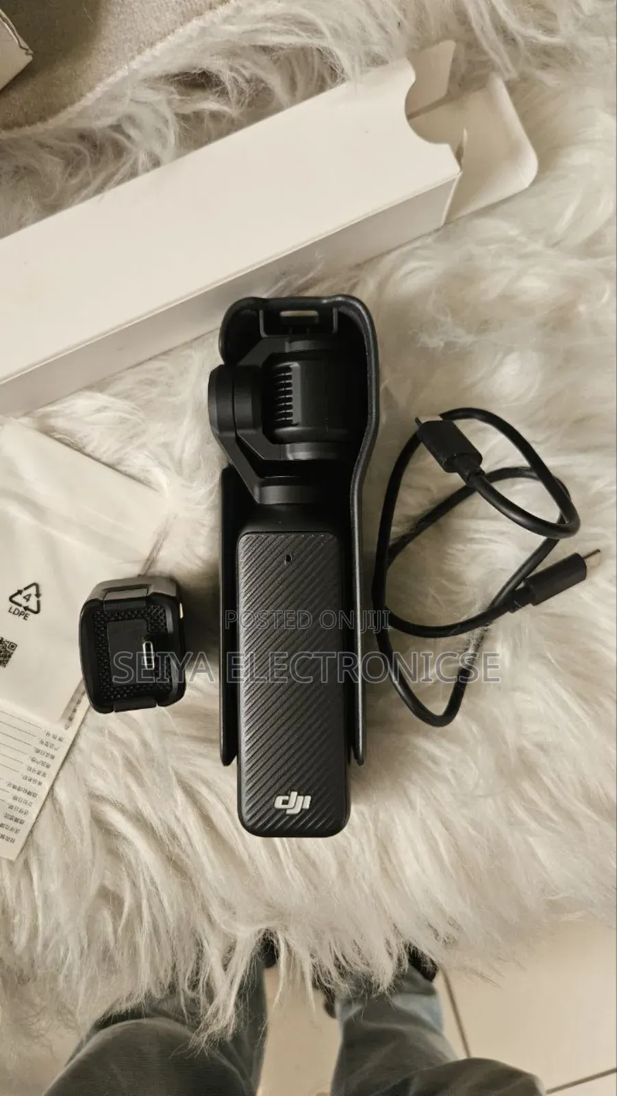 Display: It Includes a 2-Inch Rotatable Touchscreen