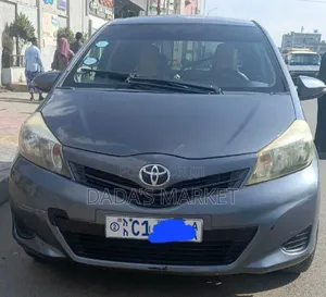 Toyota Yaris 2012 Gray