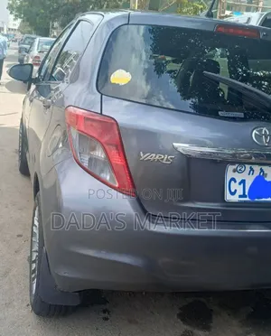 Toyota Yaris 2012 Gray
