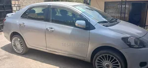 Toyota Yaris 2010 Silver