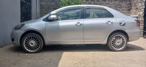 Toyota Yaris 2010 Silver