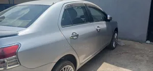 Toyota Yaris 2010 Silver
