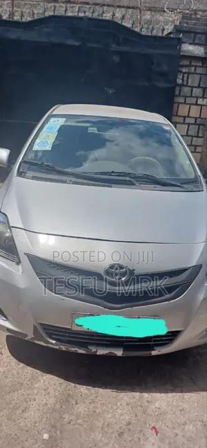 Toyota Yaris 2010 Silver