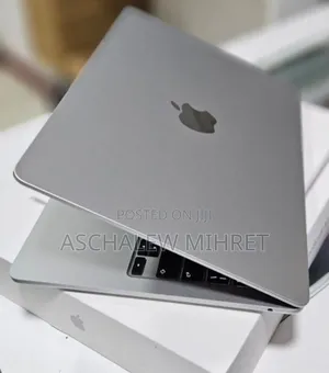 New Laptop Apple MacBook Air 2025 M4 13-inch 16GB Apple M4 SSD 256GB