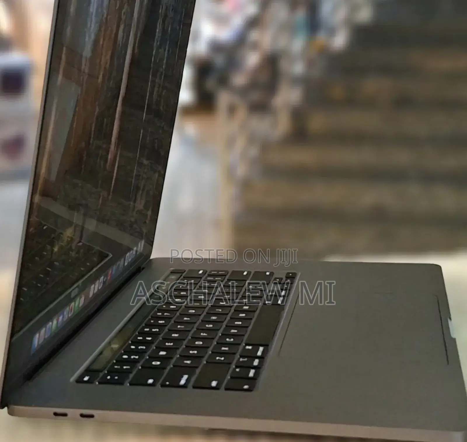 New Laptop Apple MacBook Pro 2019 16GB Intel Core i7 SSD 512GB