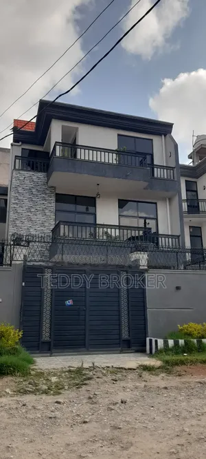 8bdrm House in Bole Bulbula for sale