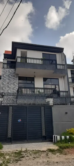 8bdrm House in Bole Bulbula for sale