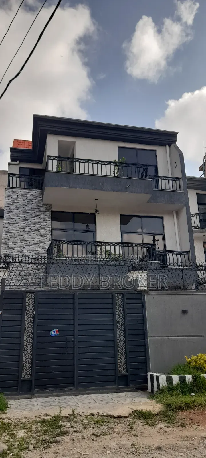 8bdrm House in Bole Bulbula for sale