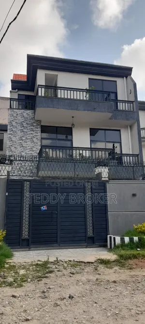 8bdrm House in Bole Bulbula for sale