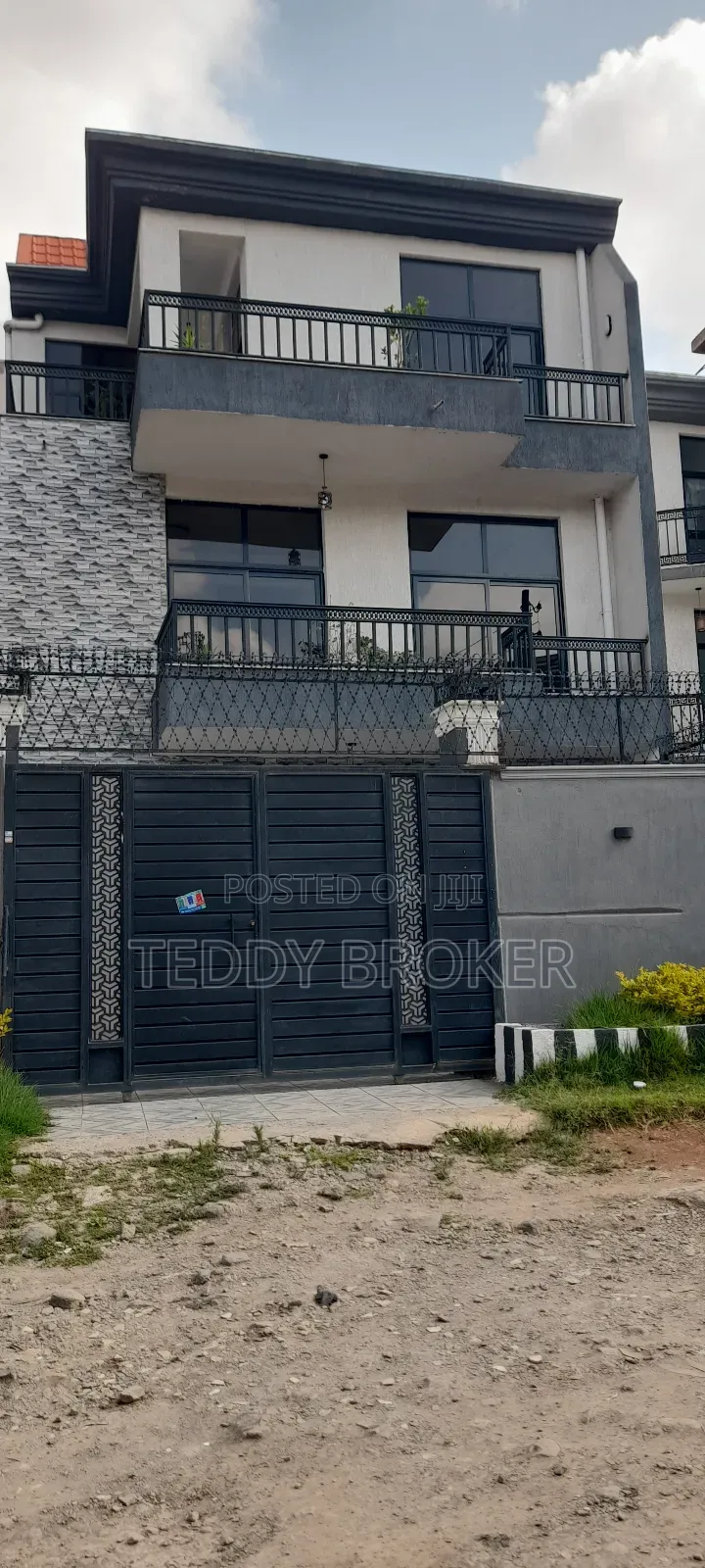8bdrm House in Bole Bulbula for sale
