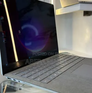 New Laptop Microsoft Surface 8GB Intel Core i5 SSD 256GB