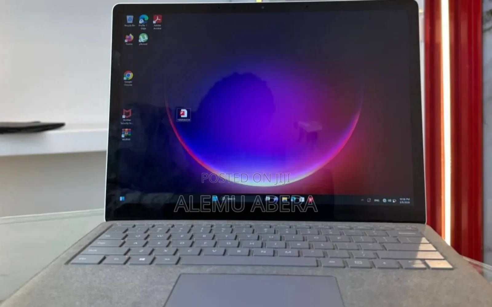 New Laptop Microsoft Surface 8GB Intel Core i5 SSD 256GB