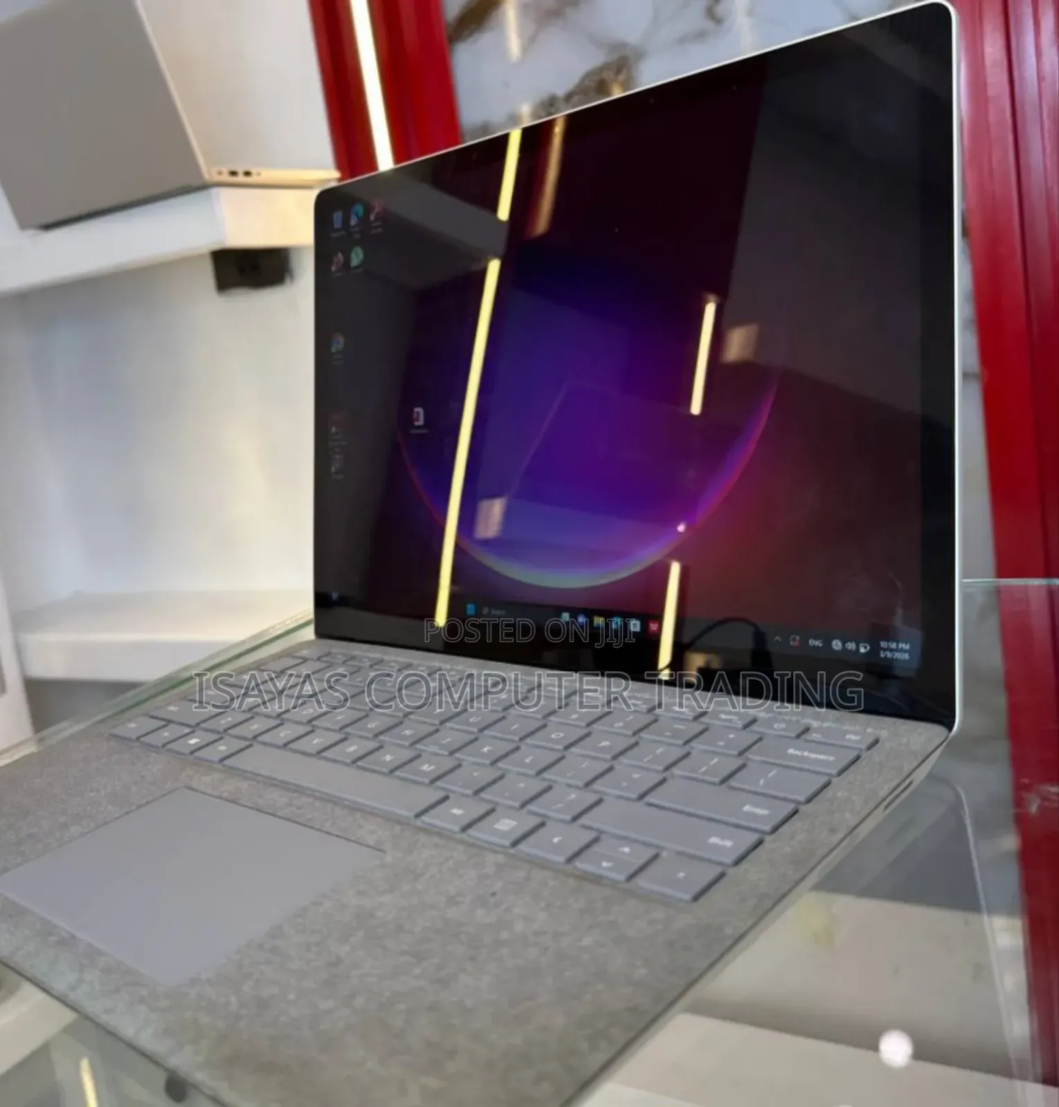 New Laptop Microsoft Surface 8GB Intel Core i5 SSD 256GB