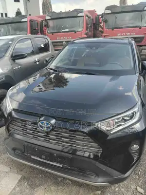 New Toyota RAV4 XLE 2022 Black