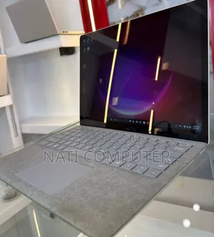New Laptop Microsoft Surface 8GB Intel Core i5 SSD 256GB