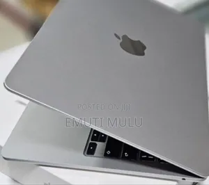 New Apple MacBook Air 2025 M4 13-inch 16GB Intel Core i7 SSD 512GB