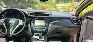 Nissan Qashqai 2017 Brown