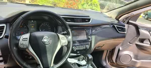 Nissan Qashqai 2017 Brown
