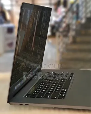 New Laptop Apple MacBook Pro 2019 16GB Intel Core i7 SSD 512GB